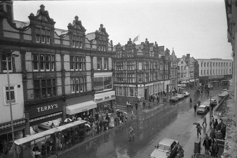 Reading Images, Berkshire England, Reading Uk, Reading Berkshire, Street Image, County House, New London, Classic Mini, 50 Years