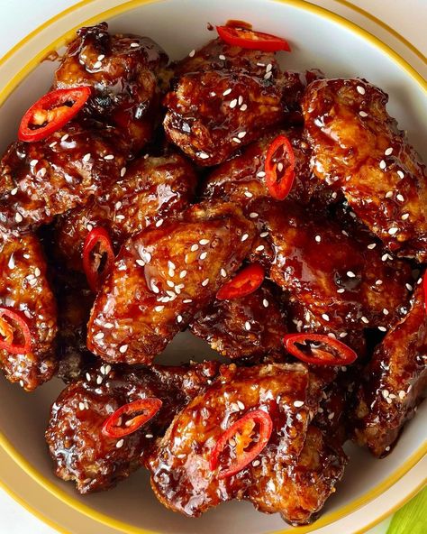 Gochujang Paste, Korean Chicken Wings, Pizza Cooking, Sticky Sauce, Tasty Pizza, Crispy Wings, Korean Chicken, Quick Chicken Recipes, Crispy Chicken Wings