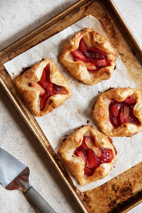 A Gift for Baking: Plum and Cardamom Puff Pastry Tarts - SippitySup Plum Puff Pastry Recipes, Plum Puff Pastry, Mulberry Puff Pastry, Plum Pastry, Plum Puffs, International Pastries, Plum Tarts Puff Pastry, Plum Tarts, Puff Pastry Plum Tart