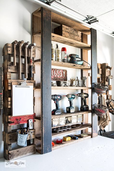 Learn how to build a free and easy DIY pallet-style tool shelf to store or organize anything desired! Click for the full tutorial to learn more. #workshop #tools #storage #shelving Diy Bookshelf Ideas, Wooden Pallet Shelves, Workshop Shelves, Diy Bookshelves, Diy Bookshelf, Bookshelf Ideas, Power Tool Storage, Unique Shelves, Tool Room