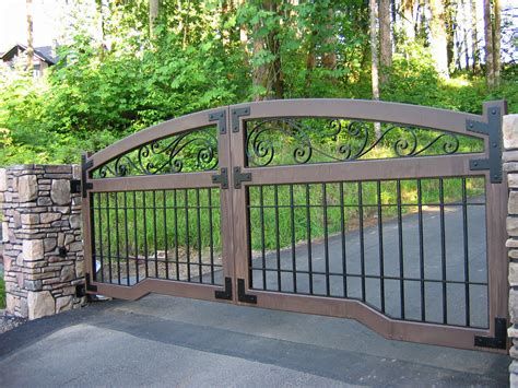 Farm Gates Entrance, Entrance Gates Driveway, Property Gates, Metal Driveway Gates, Iron Fencing, Farm Entrance, Custom Driveway, Ranch Gates, Gate Ideas