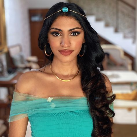 Jasmine In Hair, Princess Jasmine Hair, Princess Jasmine Makeup, Princess Jasmine Cosplay, Jasmine Makeup, Jasmine Hair, Princess Makeup, Fashion Show Dresses, Disney Jasmine