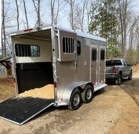 42 Best Horse Trailer Shopping Tips | Saddle Seeks Horse Horse Trailer Hacks, Buying A Horse, Horse Trailer Living Quarters, Stock Trailer, Livestock Trailers, Buy A Horse, Dream Stables, I Know Nothing, Trailer Living