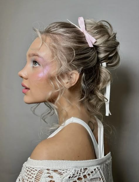 Barbie Movie Hair, Hair Styles Design, Marie Antoinette Hairstyle, Girls Hair Styles, Movie Series, Halloween This Year, Haircut Hairstyle, Creative Halloween Costumes, Barbie Movies