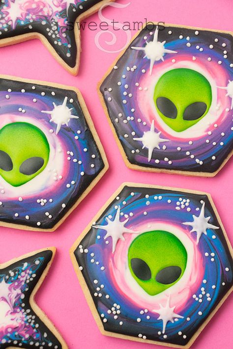 Alien Cookies Royal Icing, Alien Pool Party, Alien First Birthday Party, Space Cowgirl Cookies, Alien Cookies Decorated, Alien Disco Party, Alien Bachelorette Party, Alien Party Food, Space Cookies Decorated