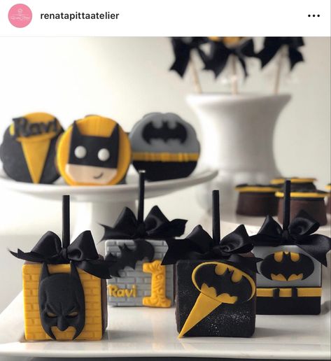 Batman Dessert Table Ideas, Batman Ice Cream, Batman Cakepops, Batman Breakable Heart, Batman Candy Bar, Batman Party, Backdrop Design, Oreo, Batman