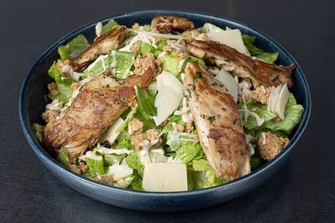 Bar Vegan Chicken Caesar Salad | Vegan Recipes | Daring Foods Daring Chicken, Salad Vegan Recipes, Chicken Caesar Salad Recipe, Vegan Chicken, Caesar Salad Recipe, Salad Vegan, Food Inc, Chicken Caesar, Chicken Caesar Salad