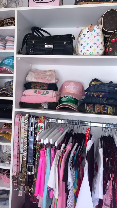 Purse Closet Ideas, 2000s Bedroom, Y2k Closet, Y2k Bedroom, Y2k Room, Jewelry Closet, Room Organization Bedroom, Dream Closet Design, Wardrobe Room