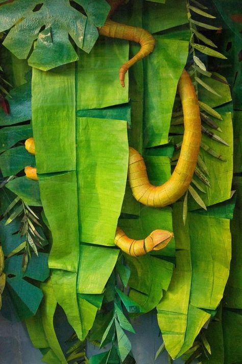 Fête Jurassic Park, Jungle Theme Classroom, Rainforest Theme, Jungle Decorations, Anthropologie Style, Paper Leaves, Jungle Party, Welcome To The Jungle, Vacation Bible School