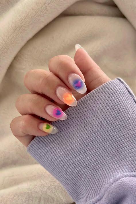 Aura nail art with a heart in the centre Nice Nails Ideas, Nail Inspo 2023, Summer Nails Inspiration, Trendy Summer Nails, Pink Tip Nails, Blooming Gel, 2023 Nail, Nail Designs Ideas, Aura Nails