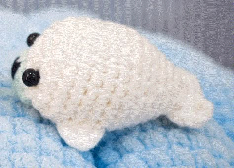 Seal of approval – Free crochet amigurumi pattern by TRH – Blog by Angie | Crochet Artist Seal Amigurumi Free Pattern, Baby Seal Crochet Pattern, White Amigurumi Free Pattern, Sea Lion Crochet, Simple Crochet Amigurumi, Seal Crochet Pattern Free, Crochet Seal Pattern Free, White Yarn Crochet Projects, Free No Sew Amigurumi