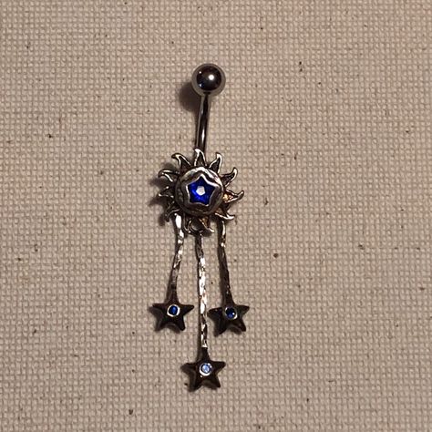 Never Worn Belly Ring. Very Pretty! Unique Body Jewelry, Unique Piercing Jewelry, Belly Button Piercing Outfits, Bellybuttonpiercing Aesthetic, Blue Piercings, Belly Button Piercing Aesthetic, Belly Button Piercing Cute, Unique Belly Rings, Belly Button Piercings