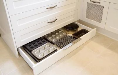 Under Cabinet Drawers, Under Shelf Storage, Kitchen Plinth, Kitchen Design Centre, Kitchen Storage Ideas, Innovative Kitchen, Pull Out Shelves, Tiny Apartments, Kitchen Organisation