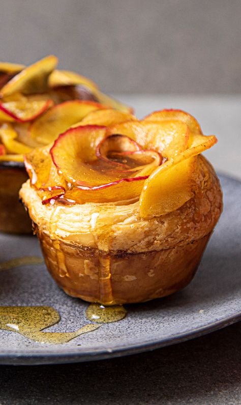 Apple Pies In Muffin Tin, Pies In Muffin Tin, Apple Rose Pie, Cinnamon Sugar Apples, Comfort Corner, Butter Puff Pastry, Rose Apple, Apple Rose, M&m Recipe