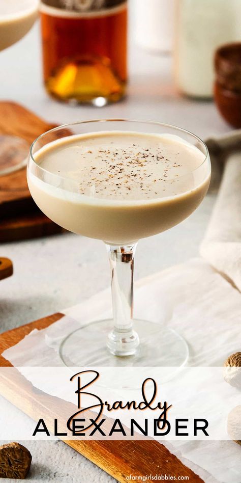 Brandy Alexander Recipe, Brandy Alexander Cocktail, Holiday Entertaining Food, Brandy Alexander, Mommy Juice, Fall Soup Recipes, Fall Recipes Healthy, Boozy Desserts, Apple Dessert Recipes