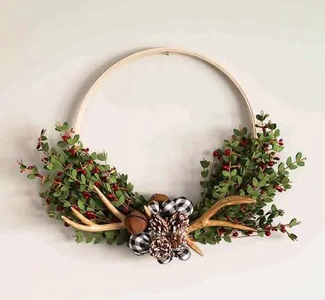 Wreath With Antlers, Antler Decor, Jewelry Holders, Home Decor Ideas, Antlers, Rustic Charm, Chandeliers, Christmas Crafts, Decor Ideas