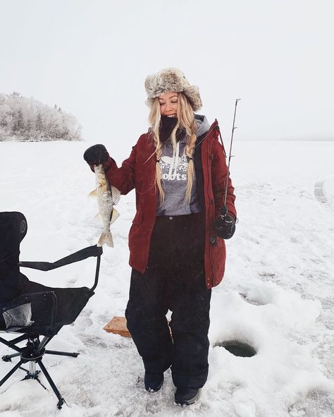 𝗝𝗔𝗦𝗠𝗜𝗡𝗘 𝗟𝗢𝗥𝗜𝗠𝗘𝗥 on Instagram: “Ice fishing fashun 🎣” Ice Fishing Outfit Women, Winter Fishing Outfit, Ice Fishing Aesthetic, Jasmine Lorimer, Fishing Outfit, Alaska Winter, Catfish Bait, Winter Fishing, Bachelorette Ideas