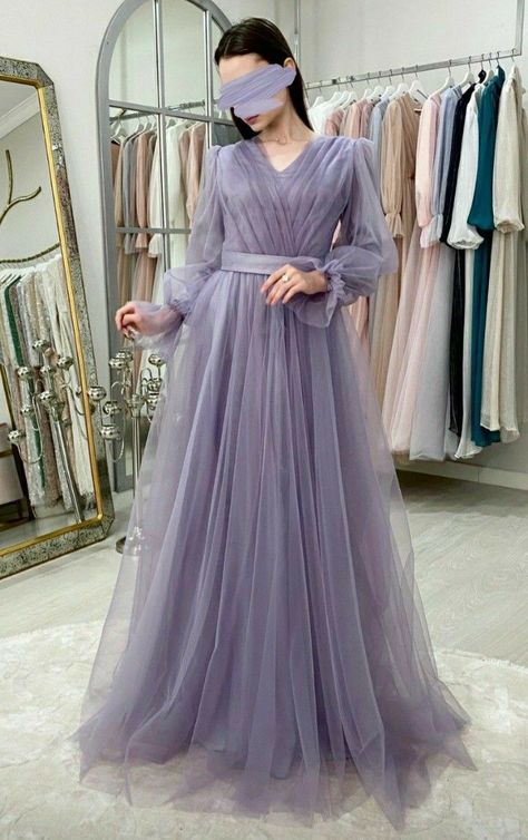 Best Dress Design, Design Dress For Women, Dress Design For Women, Trendy Gowns, Gown Dress Design, Lavender Gown, Pretty Dresses Casual, Party Wear Gowns, Long Gown Design