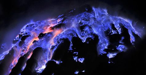 This Rare Volcano Erupts Electric-Blue Streams Of Molten Sulfur - Higher Perspective Kawah Ijen, Mountains At Night, Lava Flow, Atmospheric Phenomenon, East Java, Komodo, Flagstaff, Blue Flames, Natural Phenomena