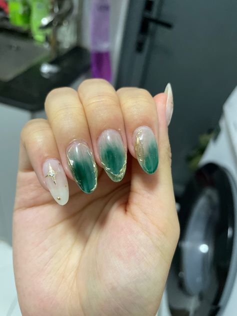 Asian Nails Green, Xv Nails Emerald Green, Emerald Green Nails With Butterflies, Jade Green Nails With Gold, Green Dragon Nails, Fairy Aesthetic Nails Green, Quince Nails, Dragon Nails, Verde Jade