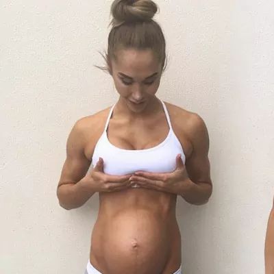 The Viral Pregnant Fitness Model With Incredible Abs Just Had Her Baby Athletic Pregnant Women, Pregnant Fitness Model, Fit Pregnant Women, Pregnant Fitness, Exercise For Pregnant Women, Pregnant Model, Sport Mom, Get Pregnant, Pregnancy Workout