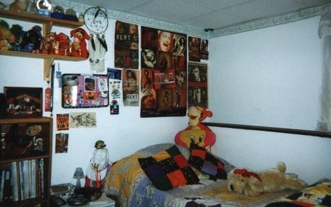 2000s Nostalgia Bedroom, Early 2000s Home Decor, Early 2000s Apartment, Early 2000s Bedroom Aesthetic, 2000s Bedroom Aesthetic Grunge, 2000s Older Brother Room, Emo Bedroom 2000s, Early 2000s Room Aesthetic, Early 2000s House