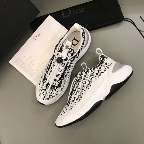 Dior Oblique B24 sizes:38-44 #dior #diorsneakers #diorshoes #dioroblique Tenis Dior, Salvatore Ferragamo Belt, Fashion Men Casual, Dior Sneakers, Dior Oblique, Christian Dior Fashion, Ferragamo Belt, Dior Fashion, Woman Bags Handbags