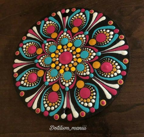 Small Dot Mandala, Dotted Mandala, Dot Painting Tools, Easy Mandala Drawing, Mandala Canvas, Mandala Art Therapy, Mandala Stencils, Clay Wall Art, Mandala Design Pattern