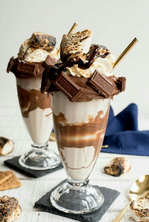 Foods Aesthetic, Milkshake Recipe, Yummy Ice Cream, Milkshake Recipes, Milk Shakes, Milk Shake, Sweet Drinks, S'mores, Chocolate Drinks