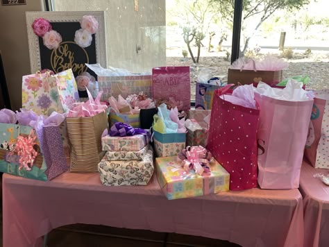 Gift Table Birthday Party, Gift Table Birthday, Present Display, Birthday Gift Table, Dream Quinceanera, My 15th Birthday, Hello Kitty Theme Party, Fifteenth Birthday, Table Birthday