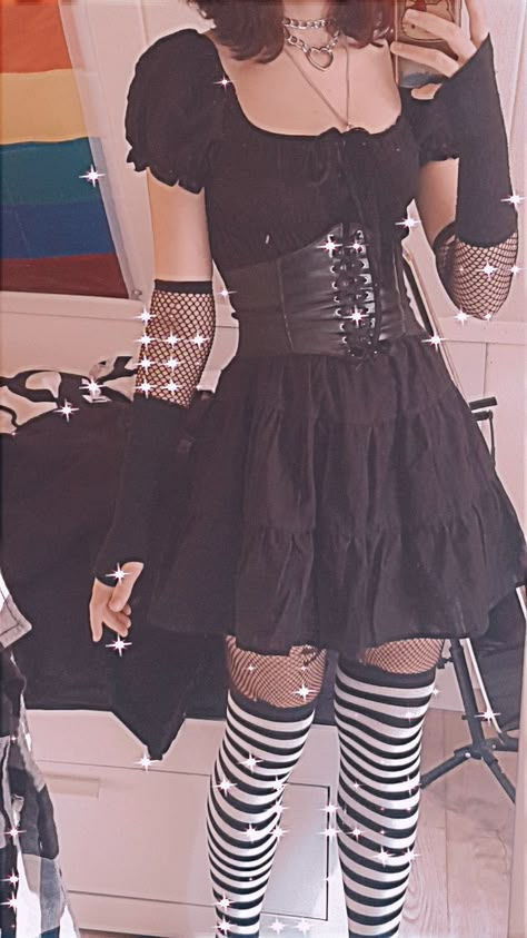 Cute Alt Dresses, Emo Dress Aesthetic, Alternative Look Outfits, Egirl Dress Outfit, Emo Outfits Dress, Cute Grunge Dresses, Dress Alternative Outfit, Grunge Dress Aesthetic, Black Dress Alt