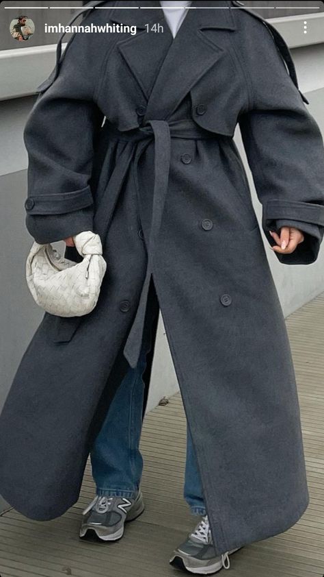 Grey Trench Coat Outfit, Nurse Fashion, Dark Grey Coat, Fur Trench Coat, Nursing Fashion, Trench Coat Outfit, Coat Street Style, Autumn Fits, Cold Outfits