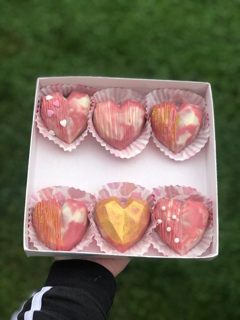 Marble Cakesicles, Pink Cakesicles, Vday Treats, Geometric Heart, Marble And Gold, Food Tips, Chocolates, Cute Gifts, Marble