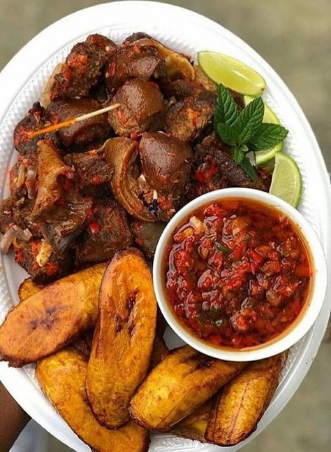 Fried Plantain, Nigeria Food, Ghana Food, Ghanaian Food, African Recipes Nigerian Food, West African Food, Nigerian Recipes, African Cooking, Goat Meat