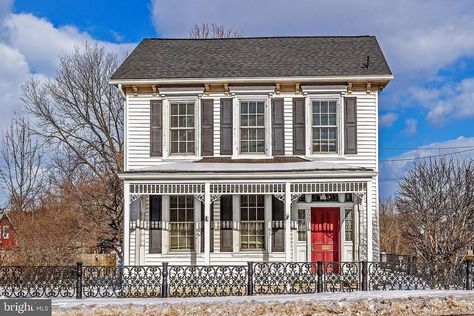 c. 1870 Historic Home For Sale in Emmitsburg, Maryland - OldHouses.com Modern Kitchen With Pantry, Emmitsburg Maryland, Dining Room Sitting Room, Secret Staircase, Large Modern Kitchen, Historic Homes For Sale, Back Porches, Big Bedrooms, Antique Light Fixtures