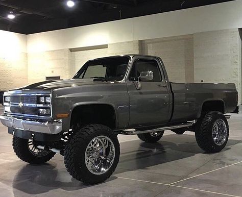 Lifted Trucks on Twitter: "#Throwback https://t.co/eUsNnvSuir" Square Body Chevy, Pickup Camper, C10 Chevy Truck, Lifted Chevy Trucks, Lifted Chevy, Chevy Pickup Trucks, Old Pickup Trucks, Jacked Up Trucks, Classic Pickup Trucks