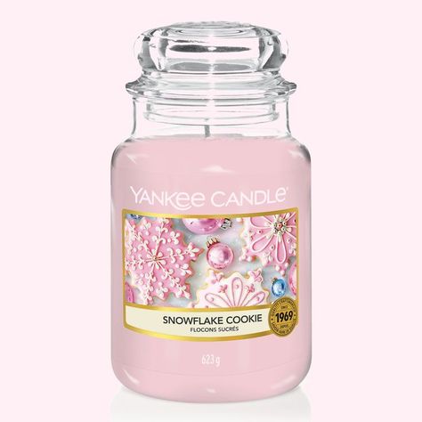 YANKEE CANDLE Snowflake Cookie Large Jar Candle, Pink Snowflake Cookie, Yankee Candle Scents, Christmas Fragrance, Candle Cookies, Snowflake Cookies, Pink Icing, Festive Cookies, Candle Store, Glass Jars With Lids