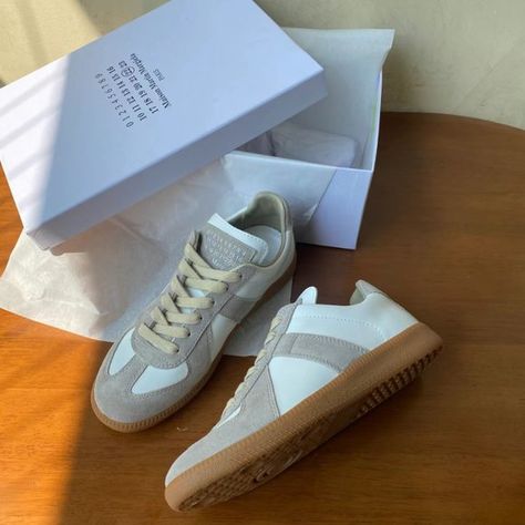 Mens Maison Margiela Sneakers Silver Margiela Gats, Margiela Sneakers, Italy Style, Martin Margiela, Up Styles, Retro Inspired, Shoe Brands, Shoes Mens, Almond