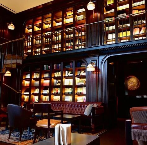 10 Cozy Spots To Spend A Rainy Day In NYC Bookshelf Ideas Living Room, Nomad Hotel Nyc, Nomad New York, New York City Bars, Library Bar, Lots Of Books, Nomad Hotel, Cozy Library, Midtown Manhattan