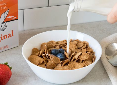 Ezekiel cereal is just as tasty and crunchy as your go-to bowl, yet it contains an impressive amount of filling fiber and protein to help curb cravings. Healthy Cereal Brands, French Toast Cereal, Muesli Cereal, Healthiest Breakfast, Grocery Shelves, Healthy Cereal Breakfast, Cereal Brands, Fair Trade Chocolate, Curb Cravings