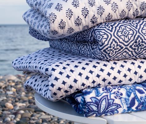 Block print bedding in coastal-inspired blues - Kalyana Textiles Coastal Sheets, Coverlet Bedding Ideas, White Beds, Deco Marine, Thick Layers, Block Print Quilt, Coastal Bedrooms, Beach House Interior, Coastal Interiors