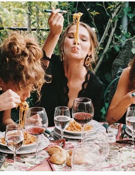 Eating Spaghetti, Italian Lunch, Food Photoshoot, Party Photoshoot, Italian Lifestyle, Restaurant Photography, Christmas Shoot, Unfinished Business, Italian Dinner