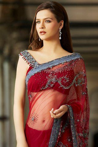 Maria Sokolovski in Seasons collection 2009 Mallika Sherawat, Indian Models, Saree Styles, Beautiful Saree, Indian Beauty Saree, India Beauty, Bollywood Fashion, Desi Beauty, Indian Outfits