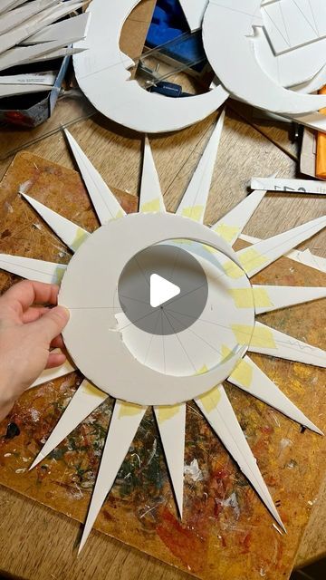 Heinz & Brummel on Instagram: "Just started some new „Moon loves Sun“s 🌜💗🌞 • • • #papermoon #paperlove #papercraft #moonlovessun #sunandmoon #moonmagic #sunlover #papiermache #heinzundbrummel" Cardboard Sun, Paper Mache Moon, Paper Sun, Paper Mache Dolls, Kraf Kertas, Paper Moon, Moon Decor, Room Stuff, Aesthetic Ideas