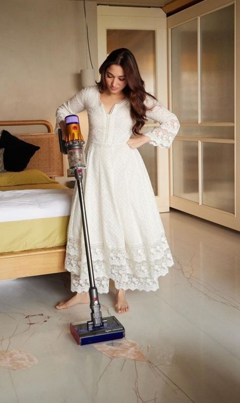 Elegant White Salwar Kameez For Eid, Off White Kurta Woman, White Kurta Styling Ideas, Off White Kurti Designs, Chikankari Kurti Designs Latest, White Kurta Outfits Women, Off White Salwar Suit, Fancy Kurti Designs Latest, White Kurta For Women