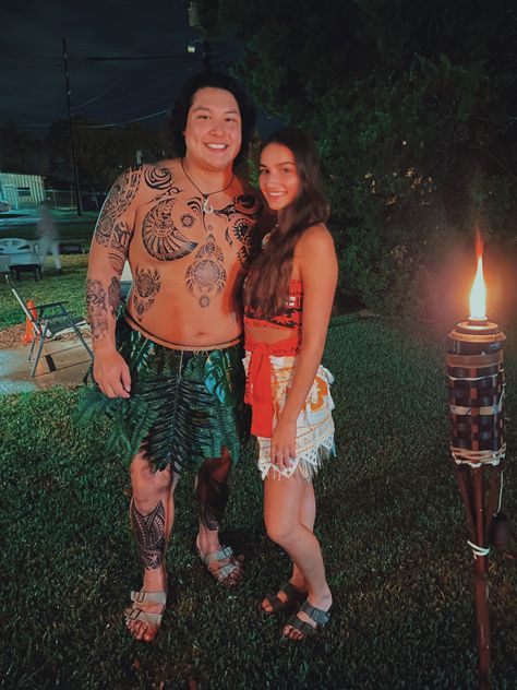 Moana And Maui Couples Costume, Moana And Maui Halloween Costumes Couple, Moana Halloween Costume Couple, Moana And Maui Halloween Costumes, Moana Couple Costume, Hawaii Costume, Moana Halloween Costume, Unique Couple Halloween Costumes, Cute Couples Costumes