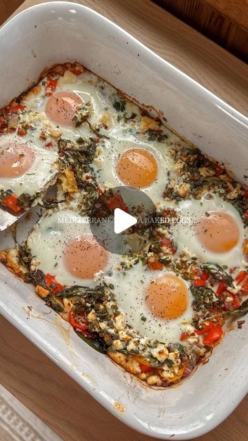 Garianne Gagliardi on Instagram: "This Mediterranean Feta Egg Bake is so easy to whip up and makes a great main course for a special breakfast or brunch. The combination of creamy feta, juicy tomatoes, bright vegetables, and a hearty Nellie’s Free Range egg makes for the most satisfying meal. I love using these eggs because they are free from hormones and antibiotics. Full recipe below🍳🫑🍅  Ingredients: @nelliesfreerange 6 large eggs 2 cups cherry or grape tomatoes  1 red bell pepper, chopped  ½ red onion, chopped  3 garlic cloves, minced 8 oz feta cheese 4 tbsp olive oil 1 tsp dried oregano 1 tsp sea salt  ½ tsp dried thyme ½ tsp ground black pepper ½ tsp red pepper flakes 1 cup baby spinach chopped fresh chives  Details on my website✨  #PeteAndGerrysPartner #NelliesFreeRangePartner #ea Healthy Fresh Breakfast, Mediterranean Feta Egg Bake, Mediterranean Egg Bake, Egg With Spinach Breakfast, Feta Egg Bake, Mediterranean Breakfast Recipes, Spinach Egg Bake, Breakfast Egg Bake, Egg Free Breakfast