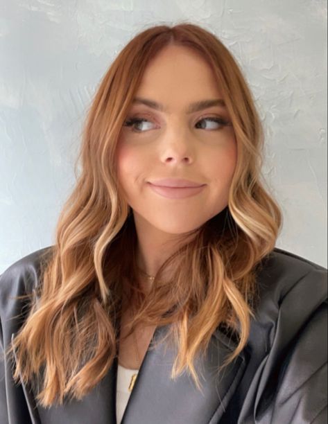 Blonde Hair Variations, Olivia Jade Red Hair, Auburn Hair Color With Highlights Copper, Cooper Blonde Hair Color, Medium Strawberry Blonde Hair, Blonde To Ginger Before And After, Auburn Blonde Balayage, Balayage Strawberry Blonde, Ginger Hair With Money Piece