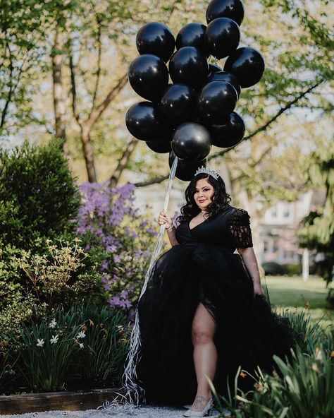 Sefora Gomez on Instagram: “Happy 30th Birthday🥳 🎉 to my BEAUTIFUL client @zuzu_787❤️ MUA: @chuladasmakeup . #birthday #birthdaygirl #30thbirthday #thirtyandflirty…” Birthday Ideas For Women Photoshoot, 30th Birthday Ideas, 30th Birthday Ideas For Women, My Youth, 35th Birthday, Happy 30th, Happy 30th Birthday, 30th Birthday, 40th Birthday