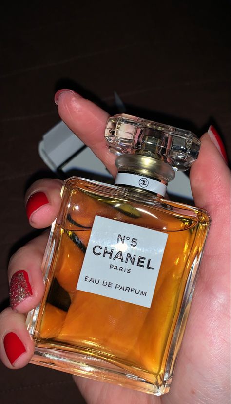 Chanel N5 Perfume Aesthetic, Chanel No 5 Perfume Aesthetic, Chanel 5, Chanel N 5, Expensive Stuff, Chanel No5, Chanel Aesthetic, Expensive Perfume, Chanel N° 5